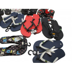 49 paires de chaussures et tongs