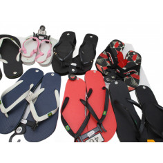 49 paires de chaussures et tongs