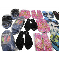 49 paires de chaussures et tongs