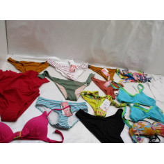 40  Maillots de bain haut...