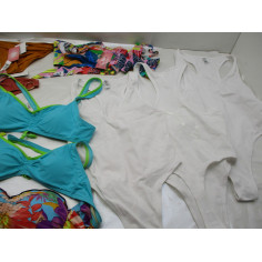 40  Maillots de bain haut ou bas