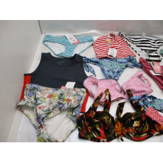 44  Maillots de bain haut ou bas