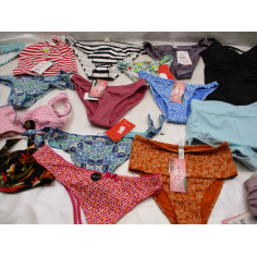 44  Maillots de bain haut ou bas