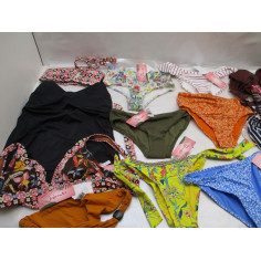 44  Maillots de bain haut ou bas