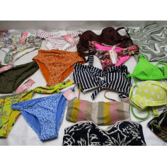44  Maillots de bain haut ou bas