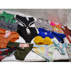 56 Maillots de bain haut ou...