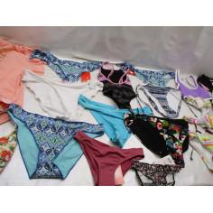 38 Maillots de bain haut ou...