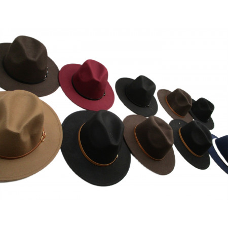 12 Chapeaux