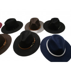 12 Chapeaux