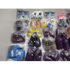 31 Paires de chaussures enfant