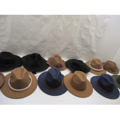 15 Chapeaux