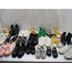21 Paires de chaussures