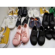 21 Paires de chaussures