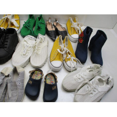 21 Paires de chaussures