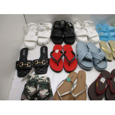 28 Paires de tongs