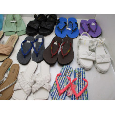 28 Paires de tongs