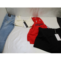 52 Vetements femme neuf