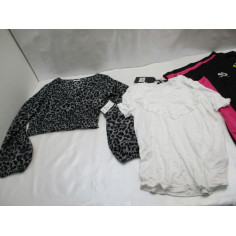 85 Vêtements femme neuf