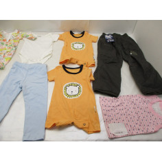 78 Vetements enfant neuf