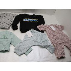 50 Vetements enfant neuf