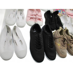 27 Paires de chaussures