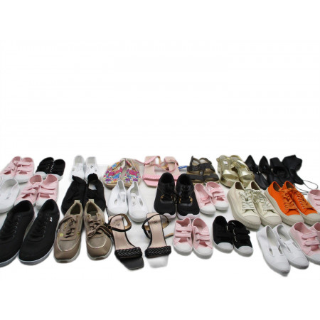 27 Paires de chaussures
