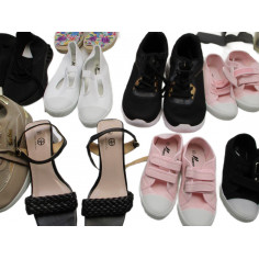 27 Paires de chaussures