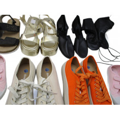 27 Paires de chaussures