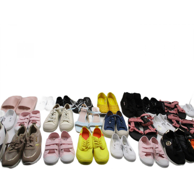 27 Paires de chaussures