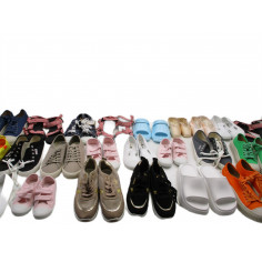 27 Paires de chaussures