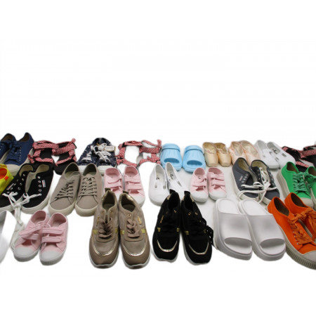 27 Paires de chaussures
