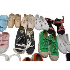 27 Paires de chaussures