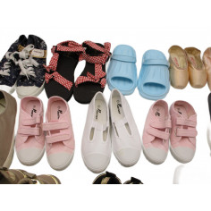 27 Paires de chaussures