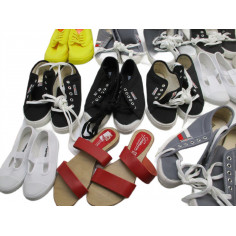 25 Paires de chaussures