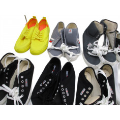 25 Paires de chaussures