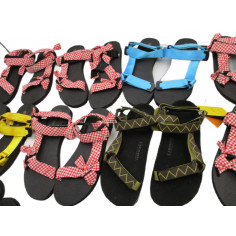 23 Paires de chaussures