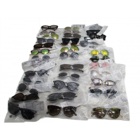 37 Paires de lunettes soleil