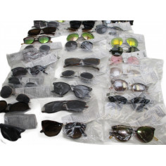 37 Paires de lunettes soleil