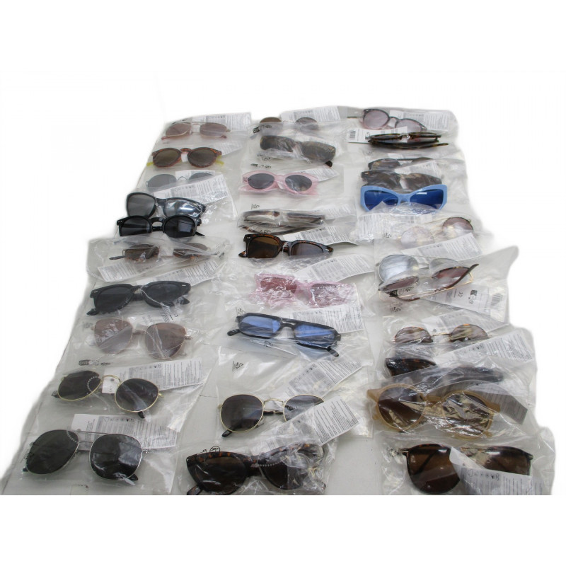 31 Paires de lunettes soleil