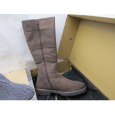 20 Paires de chaussures avec boites a 5€