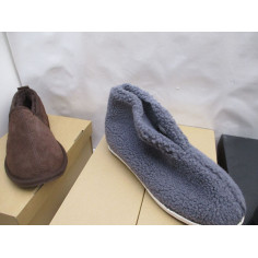 20 Paires de chaussures avec boites a 5€