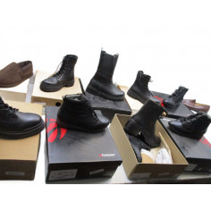 20 Paires de chaussures avec boites a 5€