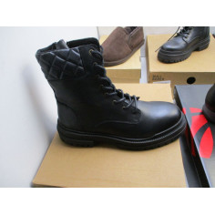 20 Paires de chaussures avec boites a 5€