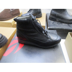 20 Paires de chaussures avec boites a 5€