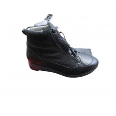 20 Paires de chaussures avec boites a 5€