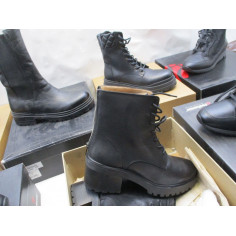 20 Paires de chaussures avec boites a 5€