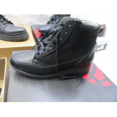 20 Paires de chaussures avec boites a 5€