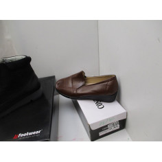 20 Paires de chaussures avec boites a 5€