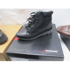 20 Paires de chaussures avec boites a 5€