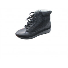 20 Paires de chaussures avec boites a 5€